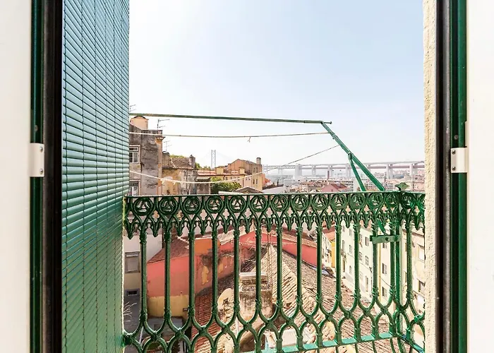 4Br Lisbon Apartament - Excellent Location - New Mattresses!
